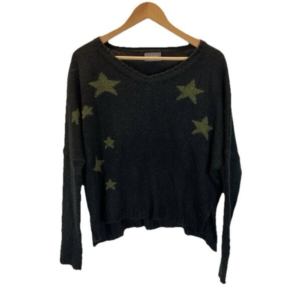 Wooden Ships Camo Green Stars V-Lightweight Sweater in black